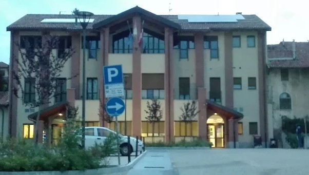 CentroPolifunzionalePinoTorinese Facciata del centro polifunzionale